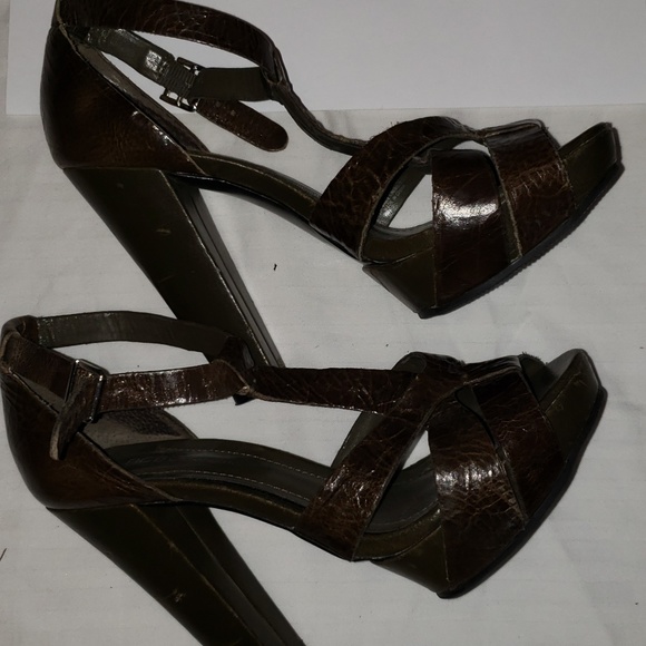 BCBG MaxAzria generation strap platform sandals . - Picture 1 of 4